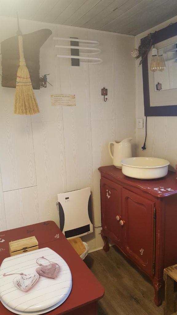 LA ROULOTTE DES AMISH & Bain Nordique à Remous Jacuzzi 3