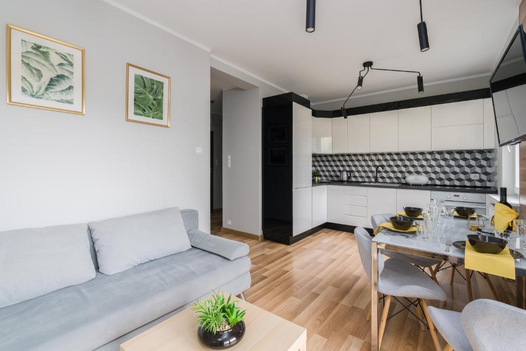 Apartment Różana Poznań by Noclegi Renters 6