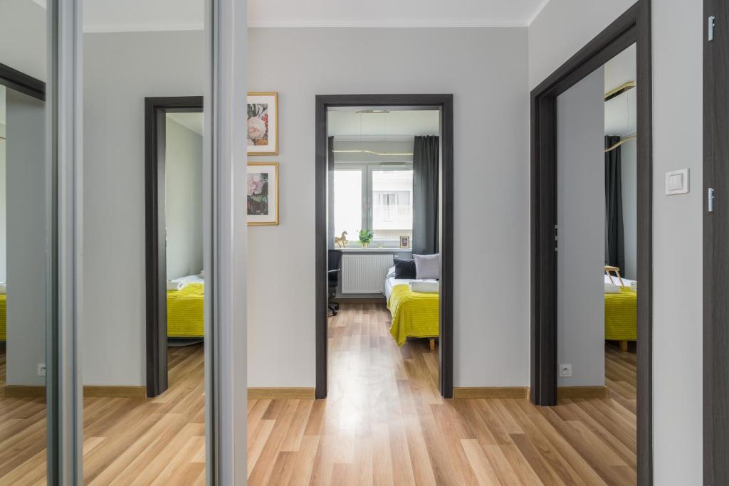 Apartment Różana Poznań by Noclegi Renters 4