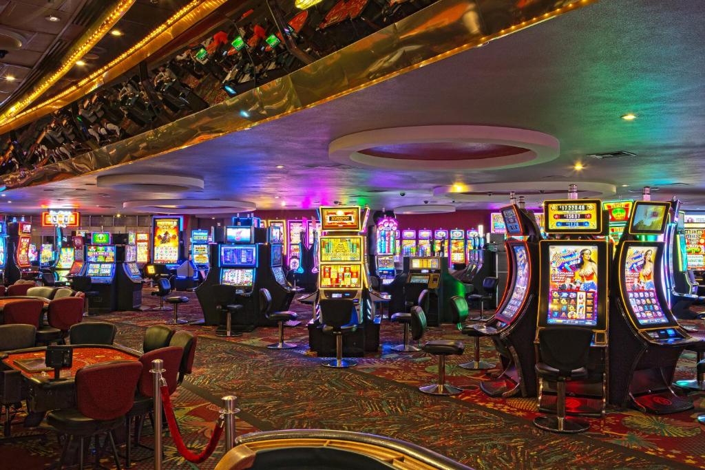 Plaza Hotel & Casino Image