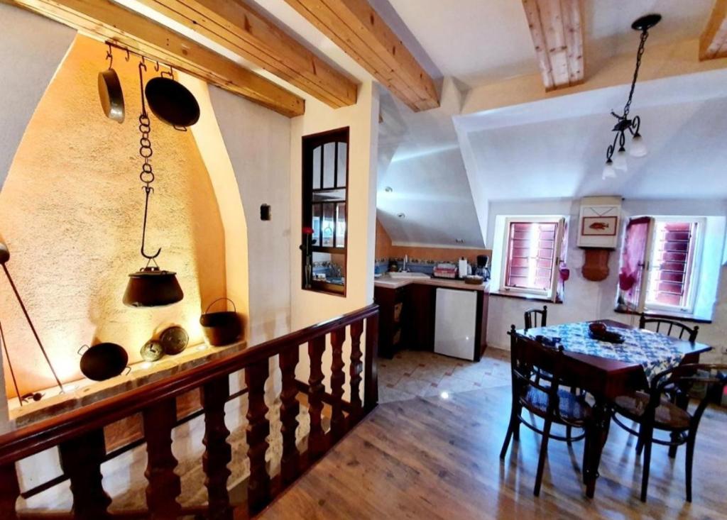 HVAR HEART HERITAGE STONE HOUSE 2 floors, up to 6 persons 8
