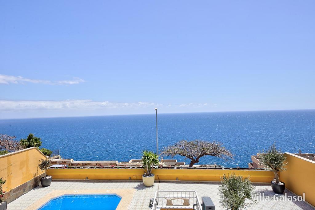 Villa Galasol with heated pool 7