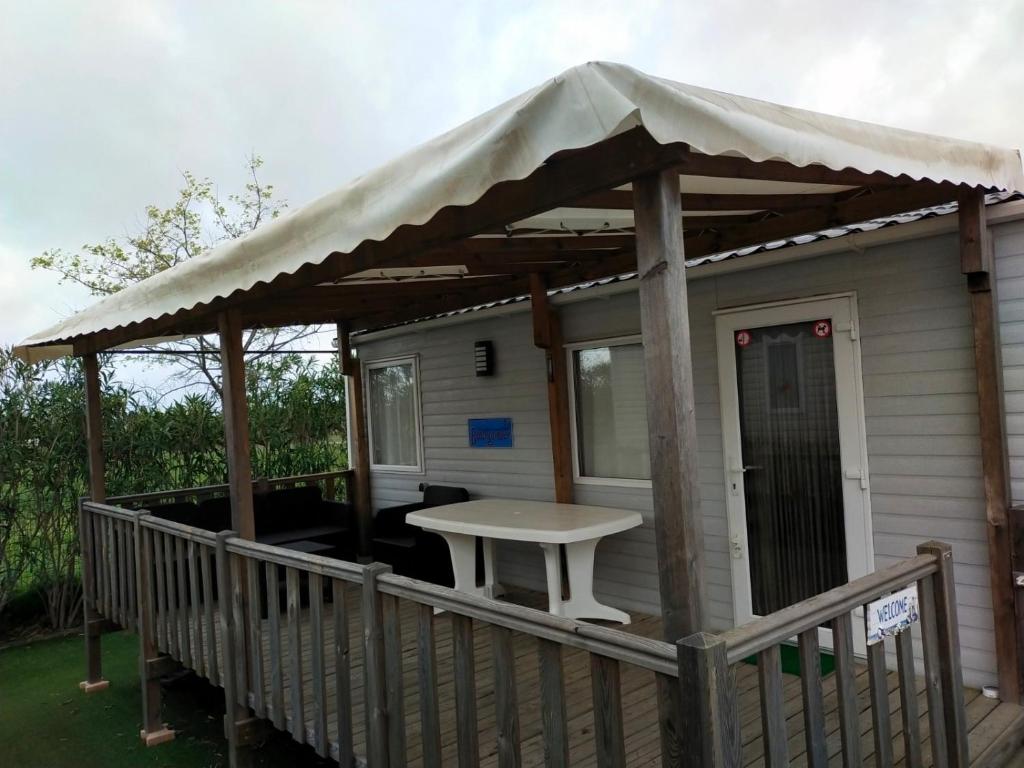 Photo de la galerie de l'établissement MOBIL HOME LE MAGNIFIQUE VALRAS PLAGE, à Valras-Plage 37 autres photos