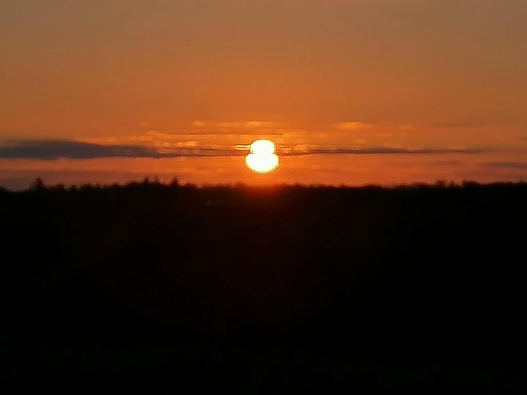 Lever ou coucher de soleil vu de la tente de luxe ou à proximité