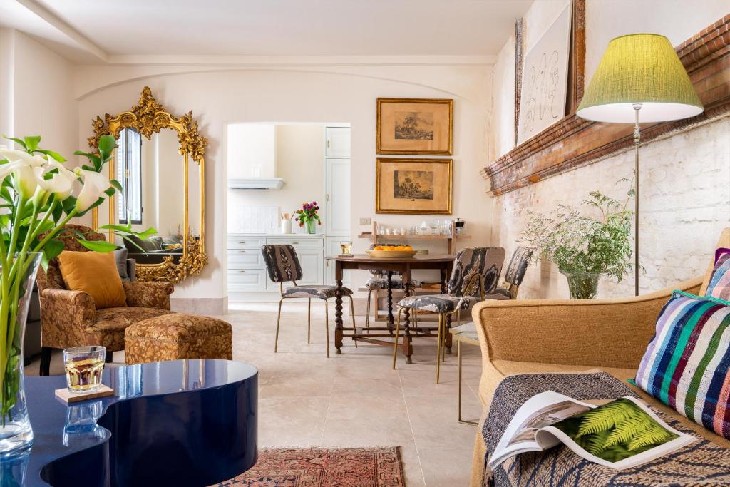 Villa Alfonso, Restored Palace House with gardens and Monuments Views 4