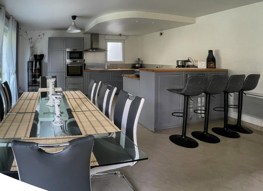 LA MAISON DE DELSY 1