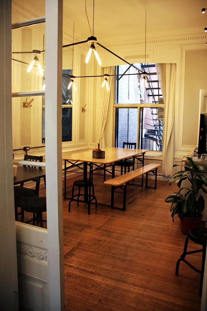 Ambrose House & Cafe - SELF CHECK-IN GUESTHOUSE Image