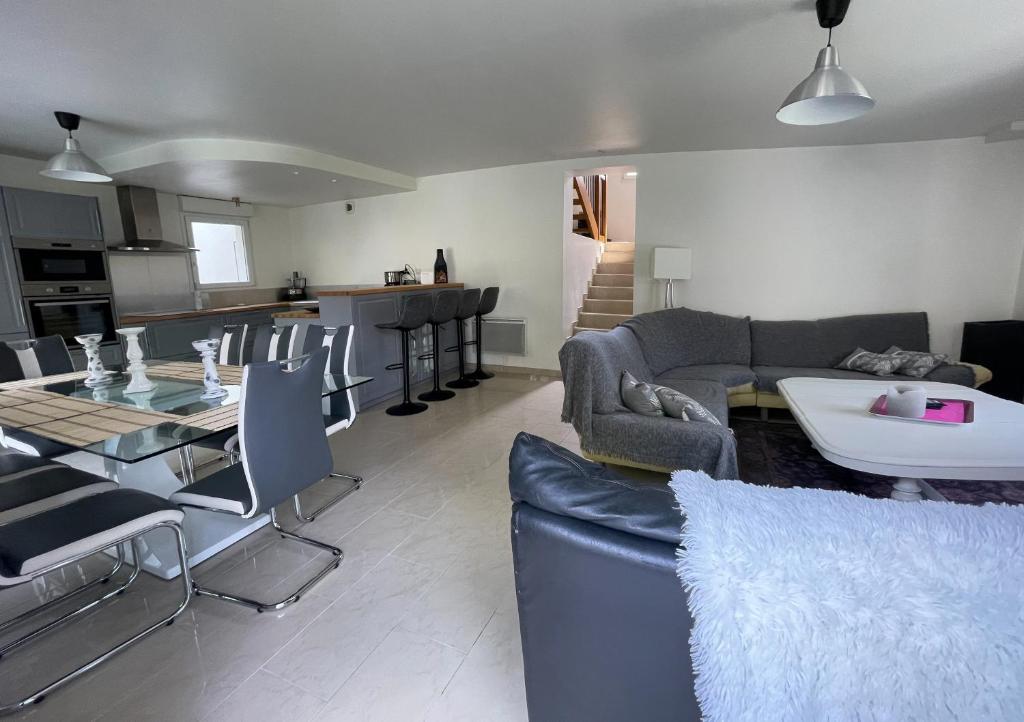 LA MAISON DE DELSY 7