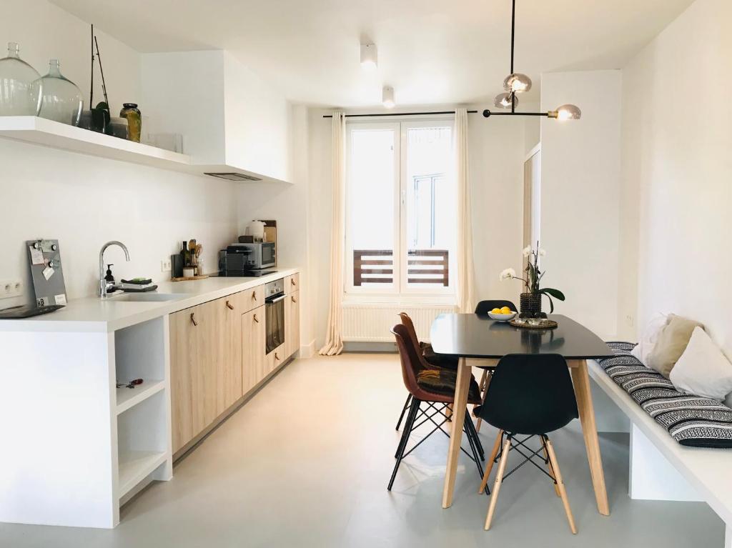 Bright City Design House! 4
