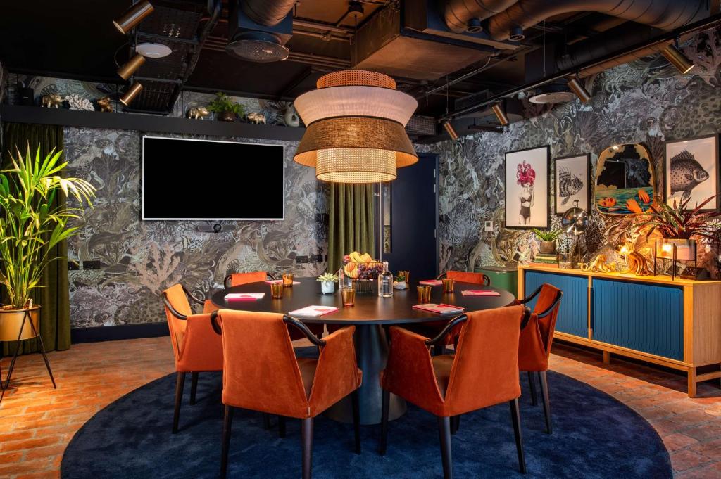 YOTEL Manchester Deansgate Image