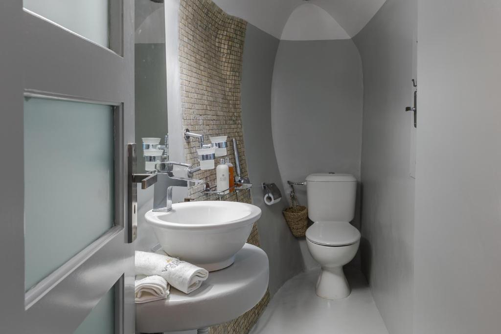 Volcave Suites 8