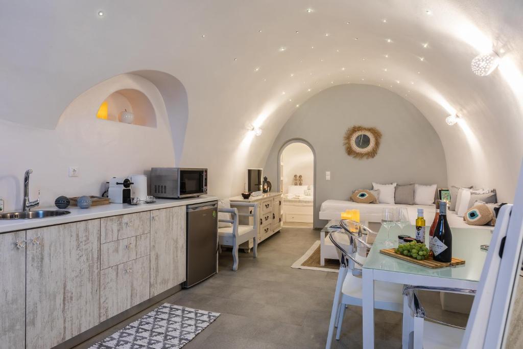 Volcave Suites 4