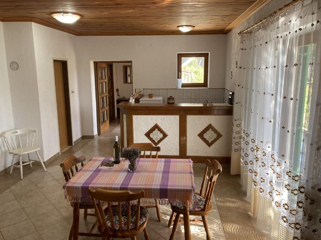 Lavender and Salt Holiday Home 8