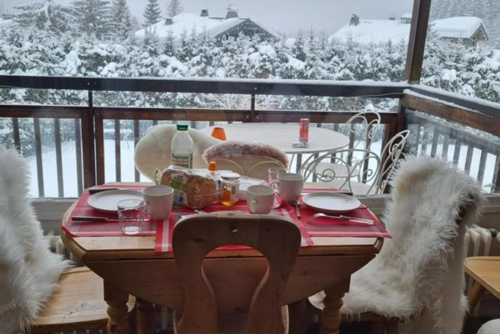 Photo de la galerie de l'établissement Charmant appt avec BALCON et PISCINE à Argentiere, à Chamonix-Mont-Blanc
