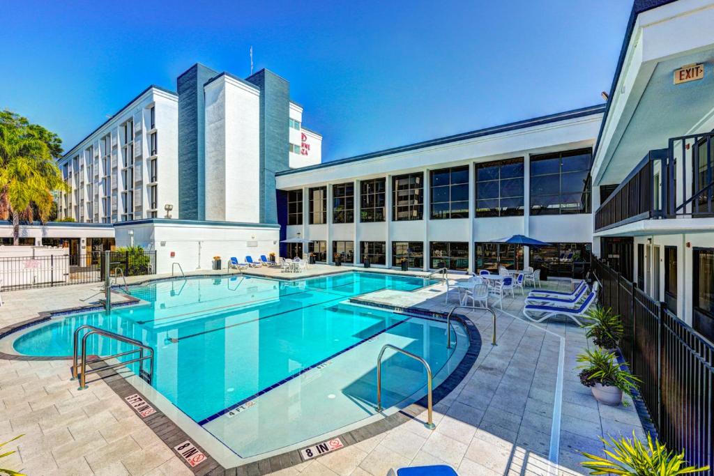 Crowne Plaza Jacksonville Airport, an IHG Hotel Image