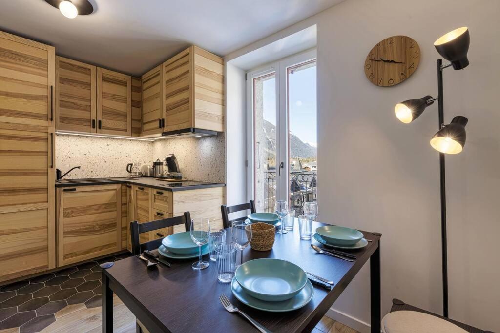 Epicea - Chic 2BR in city center, next to Train Station - By Cozee Rentals 8