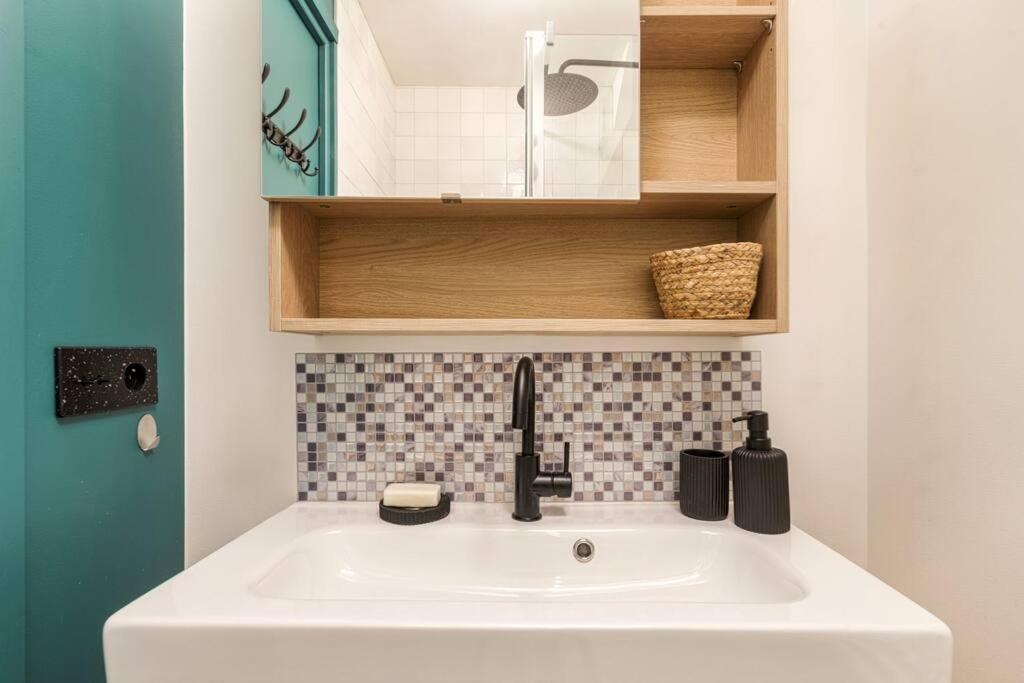 Epicea - Chic 2BR in city center, next to Train Station - By Cozee Rentals 7