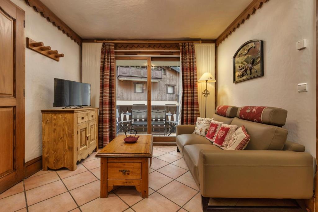 Grepon -City Center - Free Swimming pool, Sauna, Gym - Free Parking - By Cozee Rentals