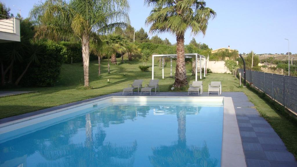 appartamento in moderna villa con piscina