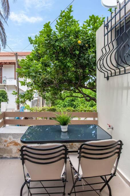 Casa Athelia: Traditional Home, Local Neighborhood 6