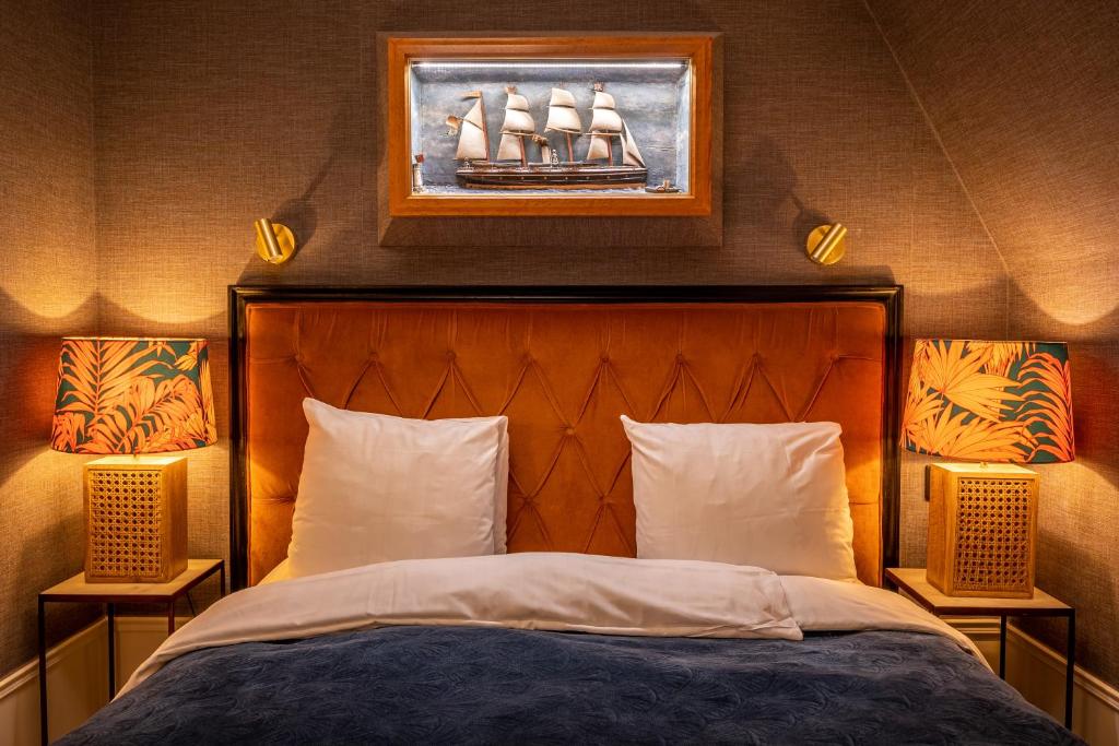 Victory Hotel Image