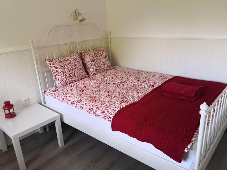 Red Bed 2