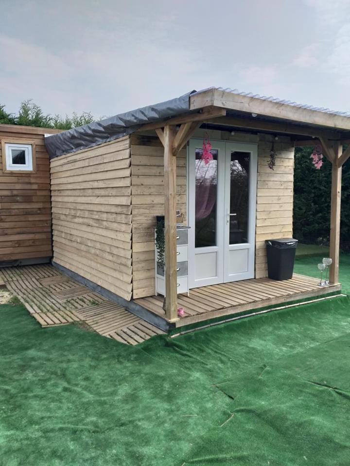 Photo de la galerie de l'établissement Hébergement insolite avec Bungalow tout confort, bulle atypique et spa, à Montpouillan
