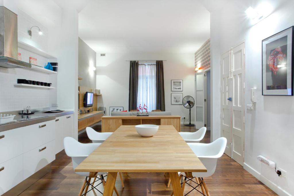 Premium Design Central Suite 8