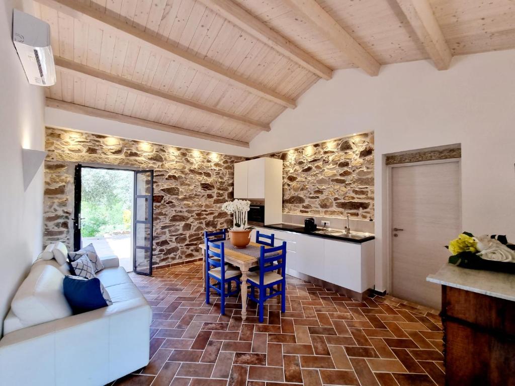 STAZZO SAN TEODORO LA QUERCIA Piscina Condivisa