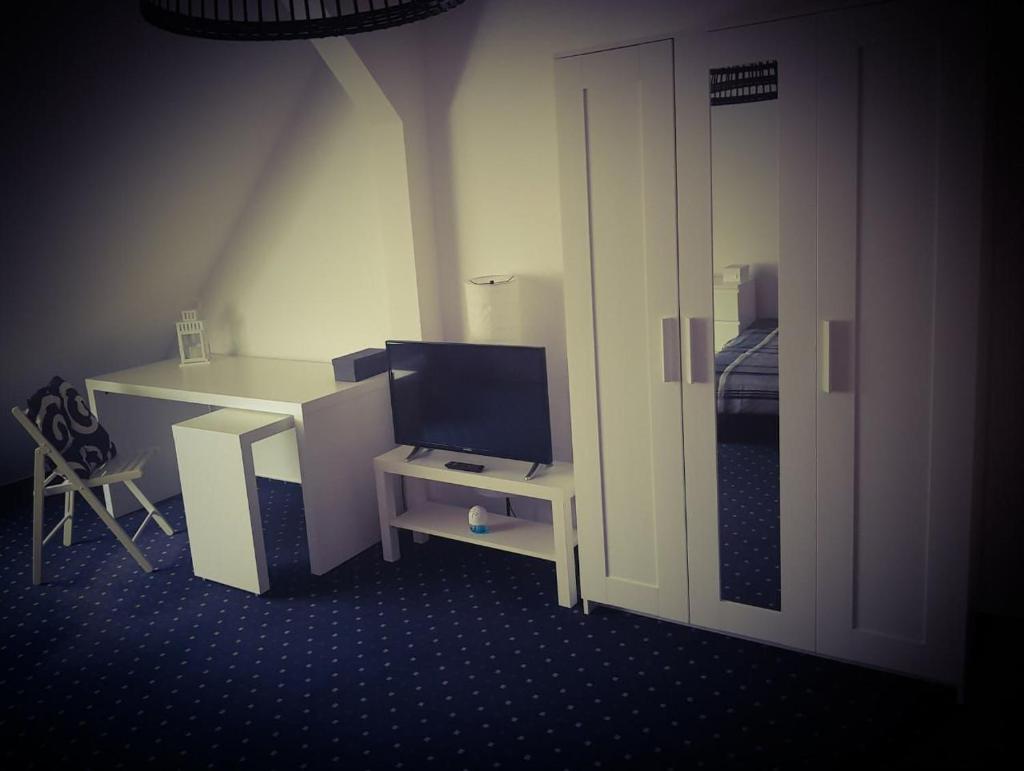 6 bedroom Private APARTMENT & Lounge 7