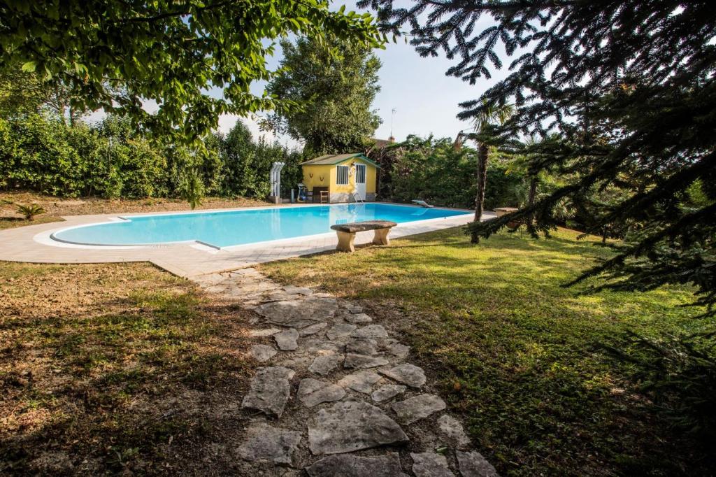 Photo de la galerie de l'établissement Casa Roda - Villa con piscina nel verde Ancona, à Polverigi