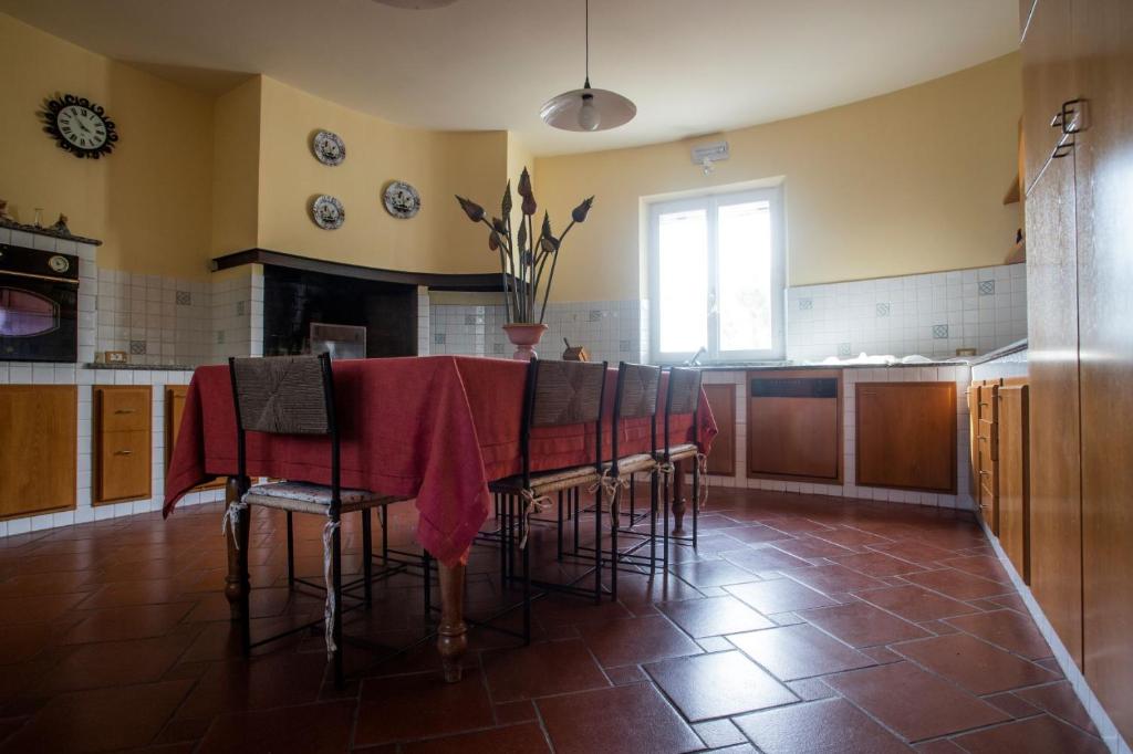 Photo de la galerie de l'établissement Casa Roda - Villa con piscina nel verde Ancona, à Polverigi