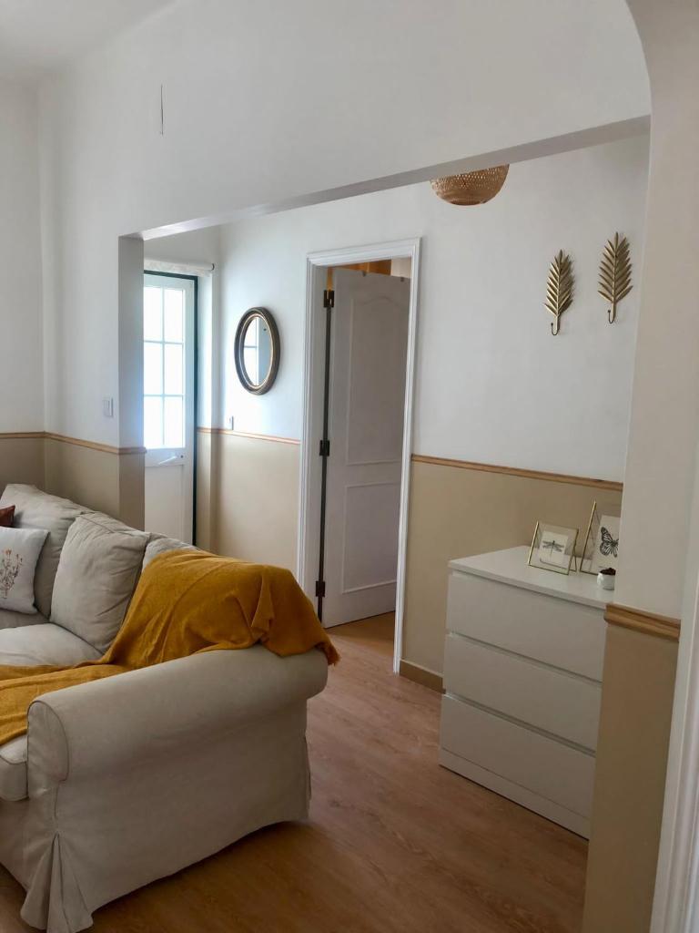 City Break-Quiet House with Private Patio 2