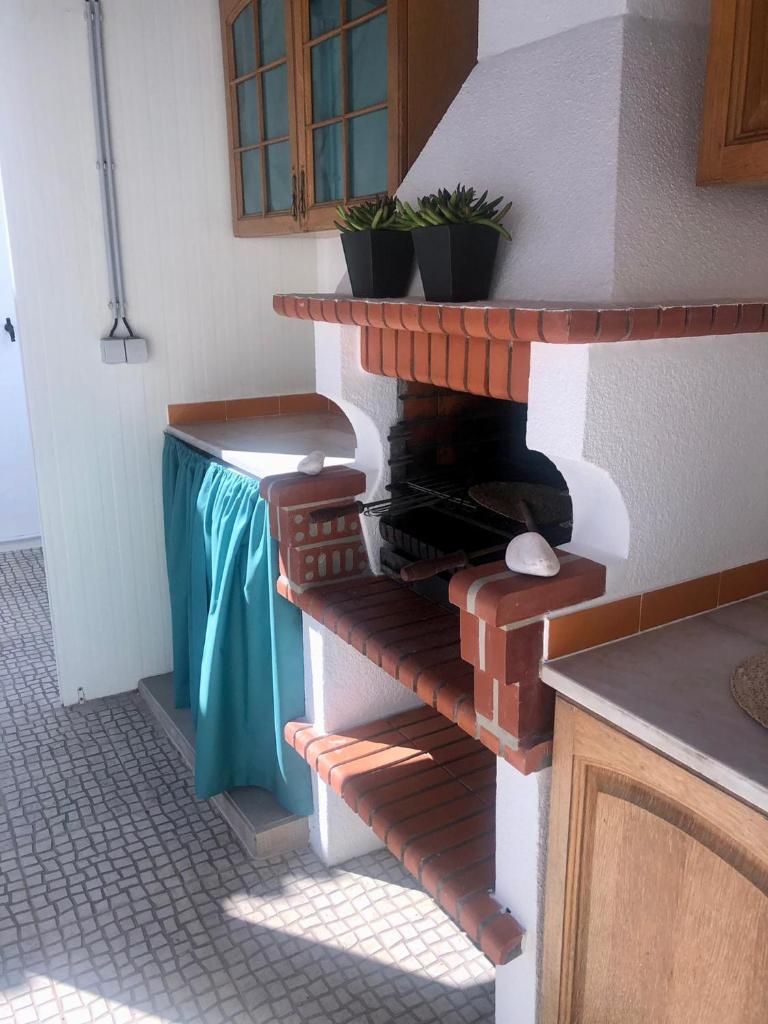 City Break-Quiet House with Private Patio 8