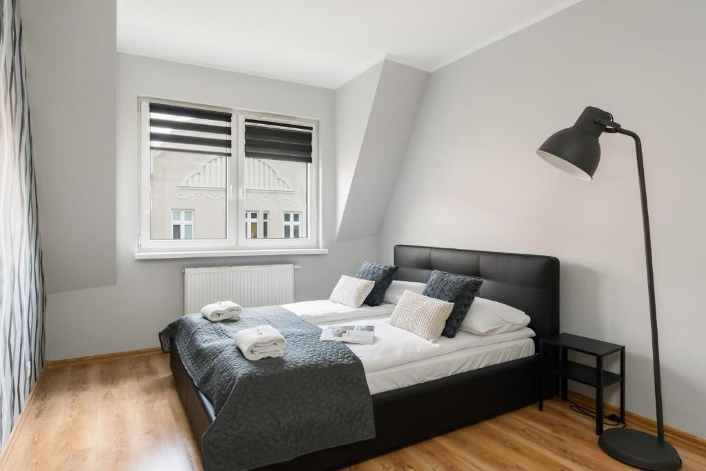 Apartment Różana Poznań by Noclegi Renters 3