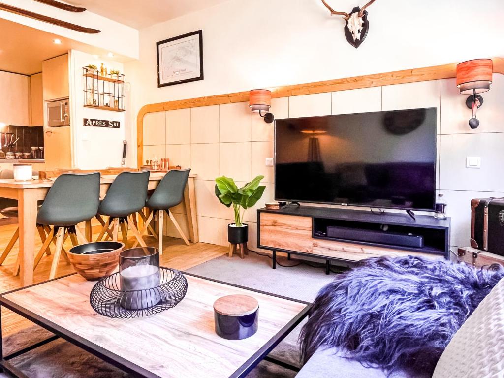 Large 2-Bedroom Apartment, Centre of Flaine Foret
