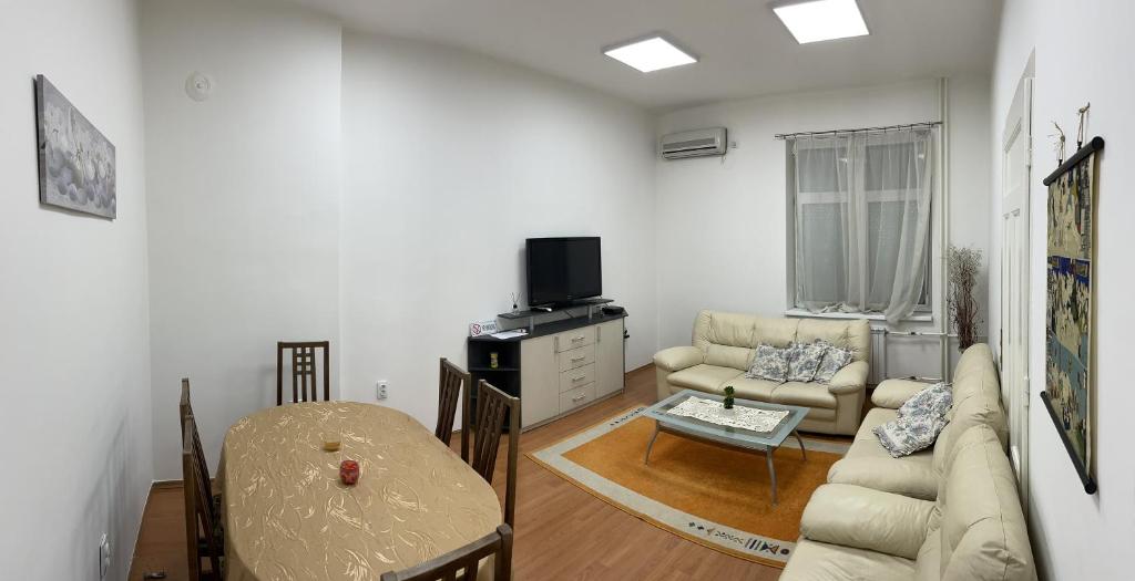 ATA Apartment 5