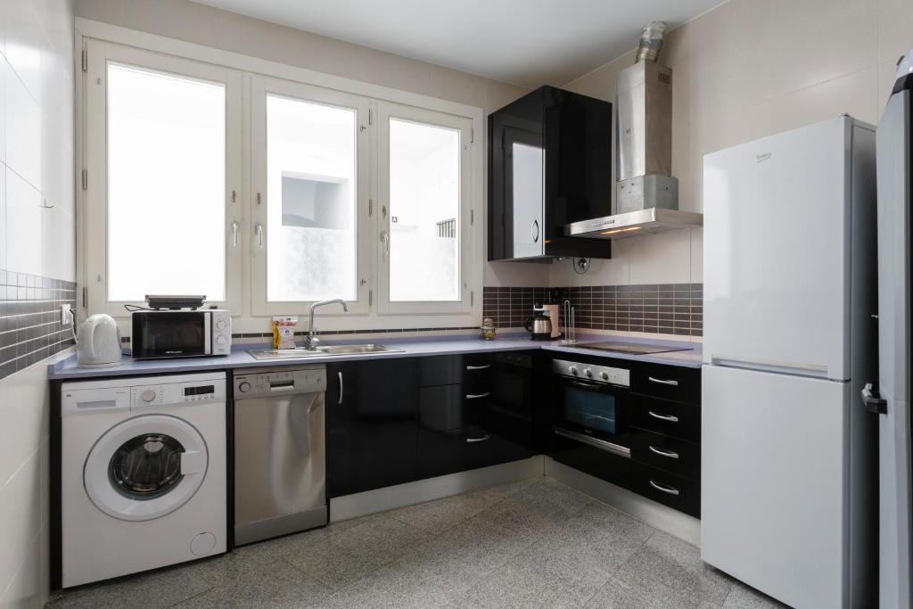 Apartamentos El Capitan Veneno by Cadiz4Rentals 7