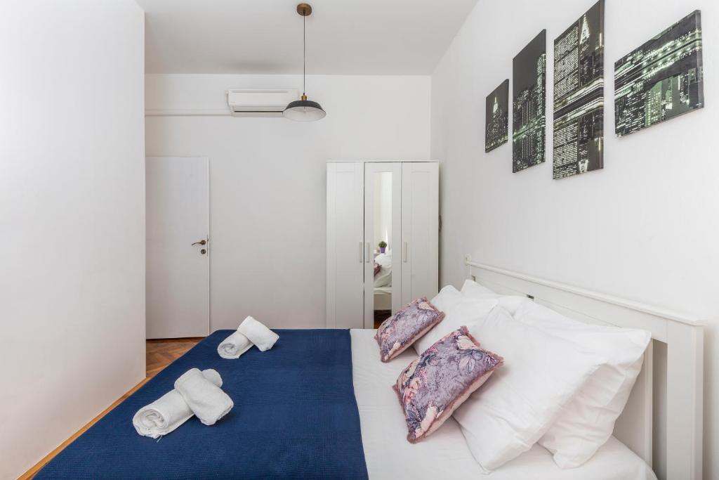 Apartment S with three rooms in the centar 6