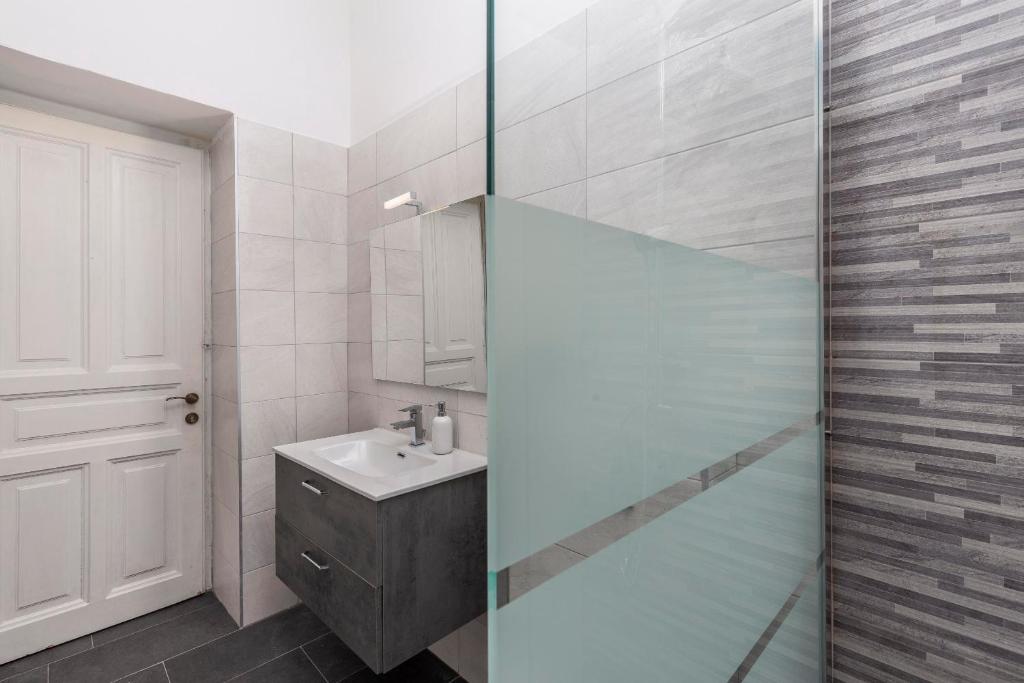 Apartment S with three rooms in the centar 3