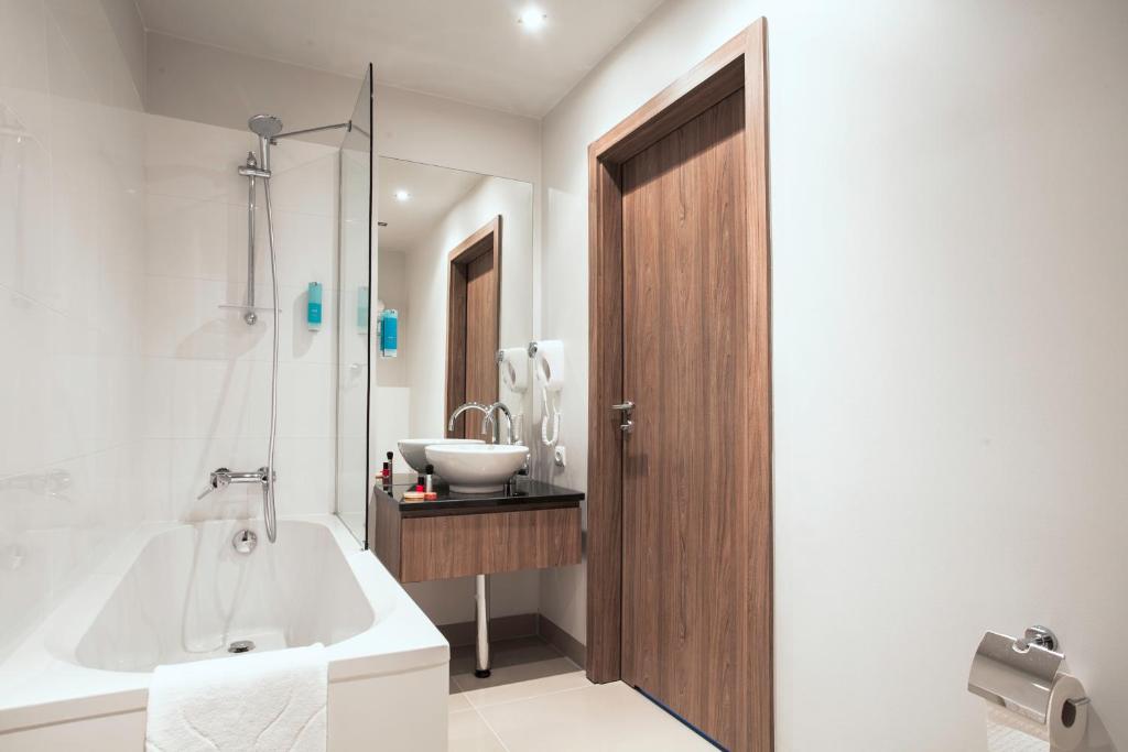 Oxygen Residence 8