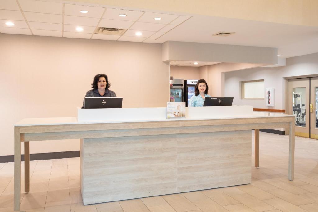 Holiday Inn & Suites Goodyear - West Phoenix Area, an IHG hotel Image