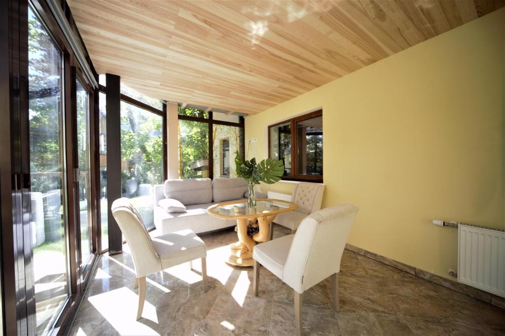 The Paradise House 4