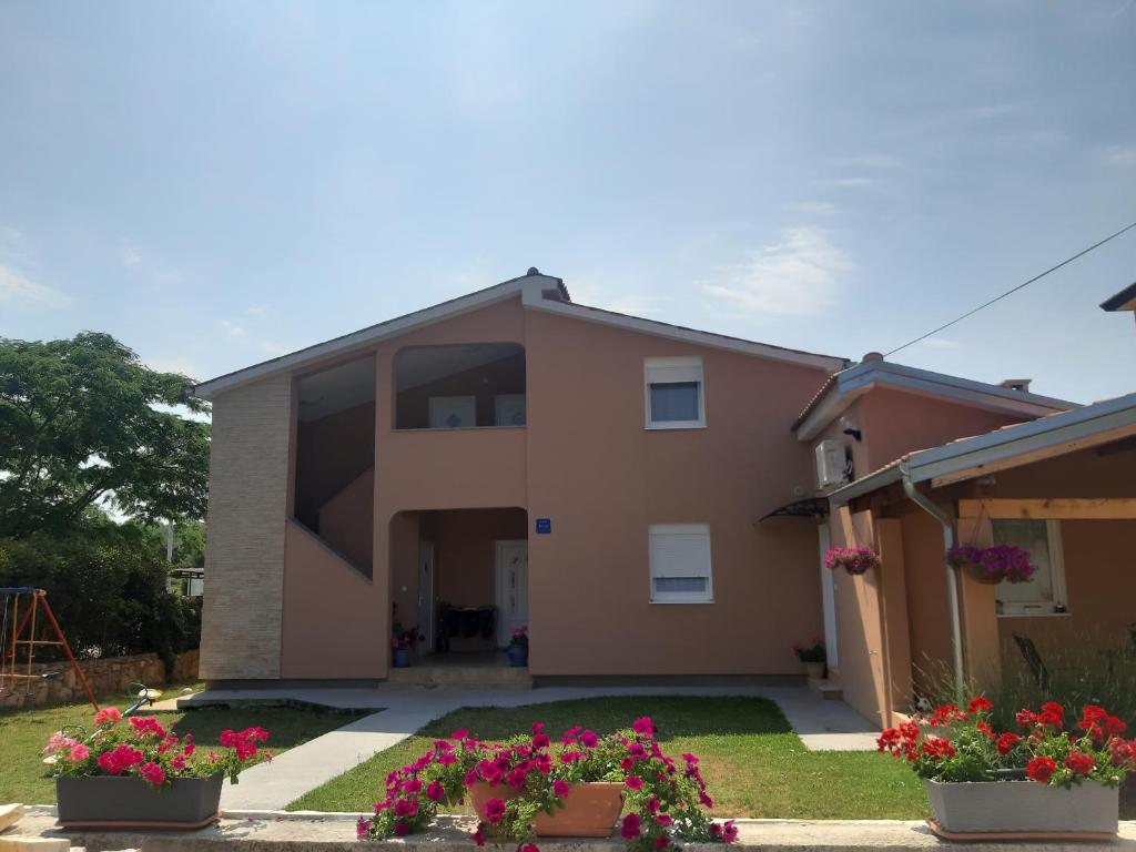 Apartments Dora