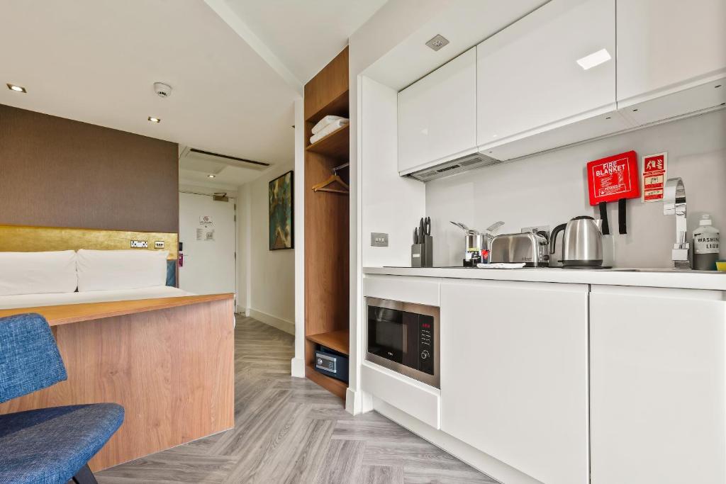 Roomzzz London Stratford Image