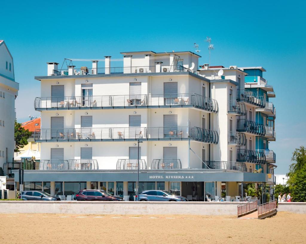 - un bâtiment sur la plage dans l'établissement Hotel Riviera, à Caorle