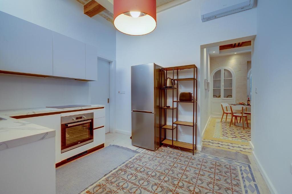 Central Family Apartment by Buena Vista 2