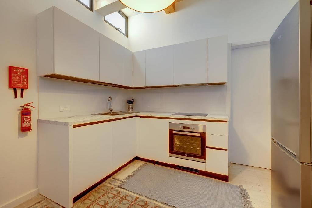 Central Family Apartment by Buena Vista 3