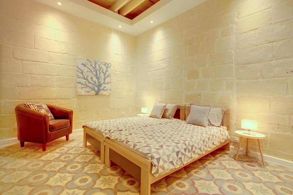 Central Family Apartment by Buena Vista 4