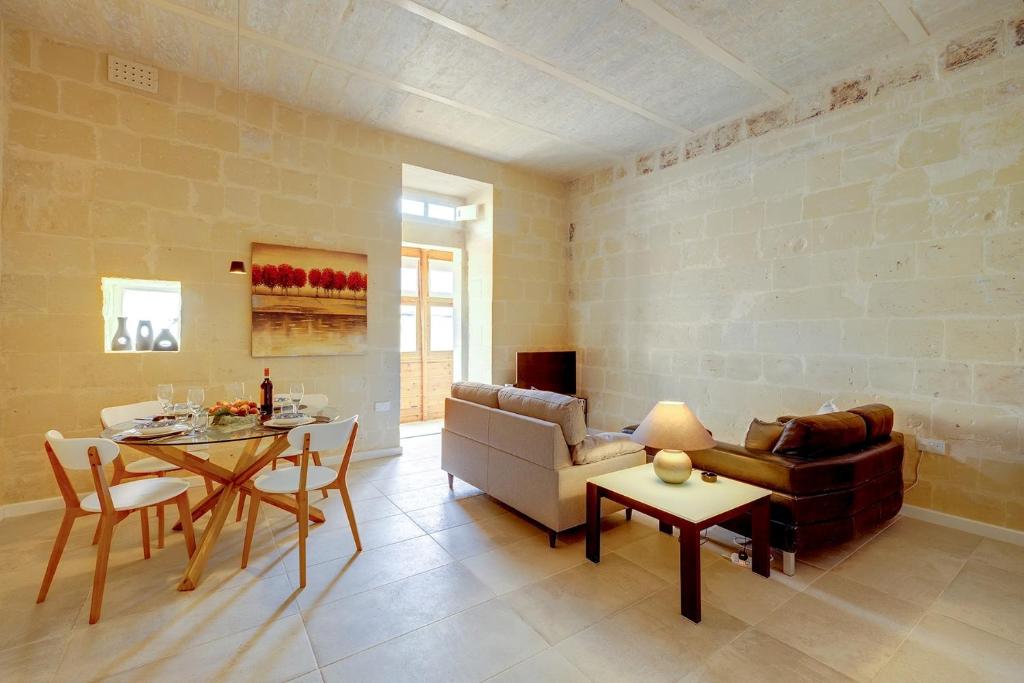 Stylish 2BR Apt in Valletta by Buena Vista 4